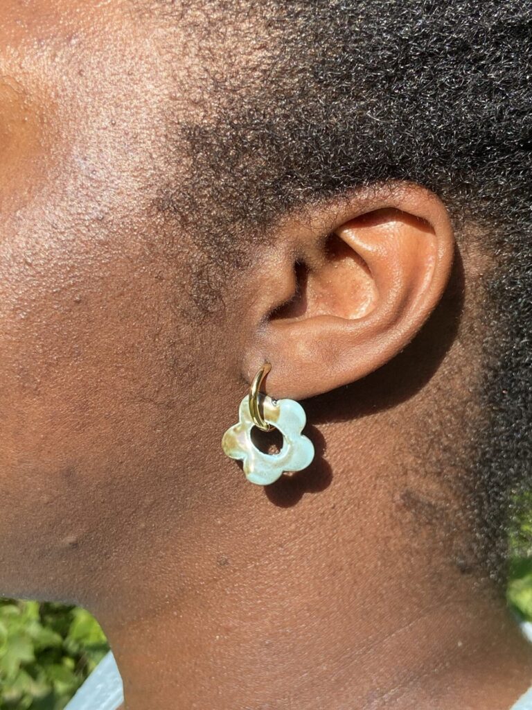 Fleur en céramique bleu